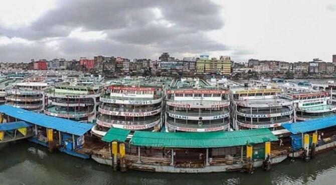 সারাদেশে সকল নৌযান চলাচল বন্ধ ঘোষণা