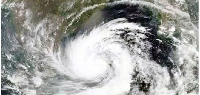 উপকূল থেকে কিছুটা দূরে সরে গেল ইয়াস