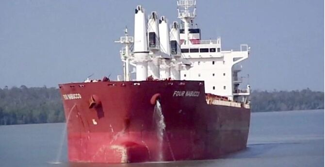 মোংলায় তেলবাহী ট্যাংকারে আগুন, দগ্ধ ২ কর্মচারী