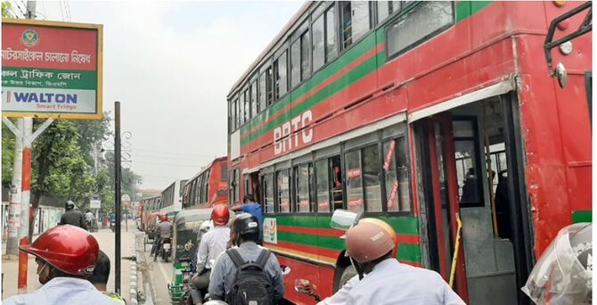 রাজধানীতে চিরচেনা যানজট, তবুও চালক-যাত্রীদের স্বস্তি