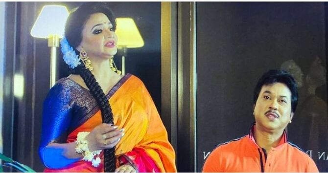 গান গাইলেন নৃত্যশিল্পী শিবলী ও নিপা