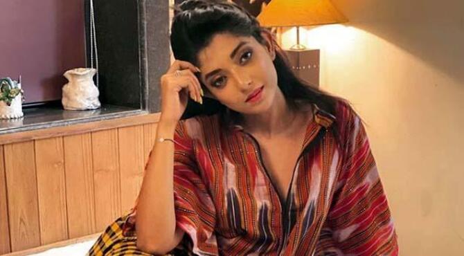 ট্রলের জবাব দিলেন দেবলীনা