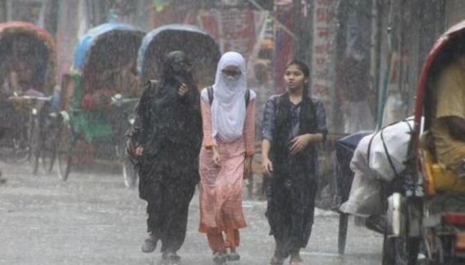 তিনদিন অসহ্য গরমের পর বরিশালে স্বস্তির বৃষ্টি