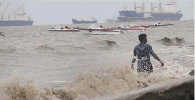 নদীবন্দরে ২ নম্বর নৌ-হুঁশিয়ারি