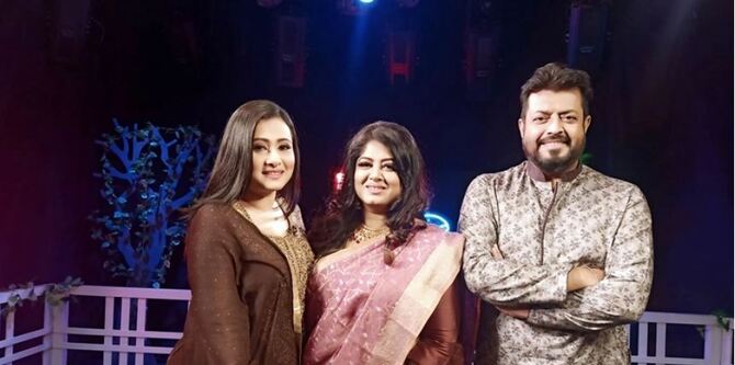 চাঁদরাতে পূর্ণিমার আলোয় সানী-মৌসুমী