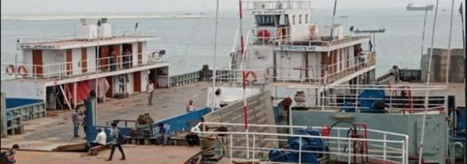 বিজিবি নামতেই যাত্রীশূন্য পাটুরিয়া ফেরিঘাট