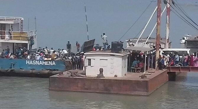 বাড়ির পানে ছুটছে মানুষ