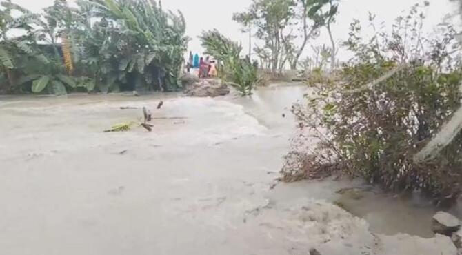 ঘূর্ণিঝড়ে ভোলার ৬ উপজেলা ক্ষতিগ্রস্ত, ভোগান্তিতে স্থানীয়রা