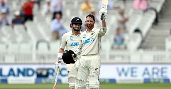 এক ডাবল সেঞ্চুরিতে ৪৪৭ পয়েন্ট, কনওয়ের রেকর্ড