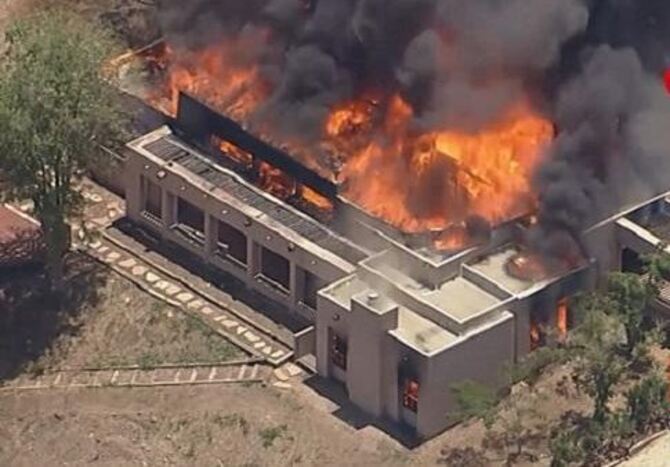 বন্দুক হামলার পর নিজ বাড়িতে আগুন দিয়ে হামলাকারীর আত্মহত্যা