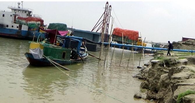 দৌলতদিয়ায় পদ্মার ভাঙনে হুমকিতে ফেরি ঘাটসহ অর্ধশতাধিক ঘর