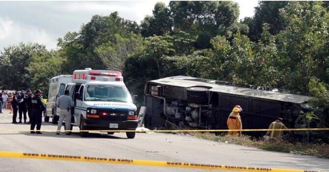 মেক্সিকোতে বাস দুর্ঘটনায় নিহত ১২