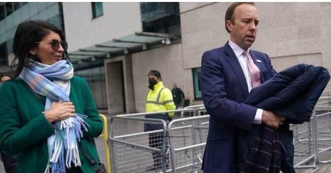 চুমুর ঘটনায় পদত্যাগ করলেন ব্রিটিশ স্বাস্থ্যমন্ত্রী