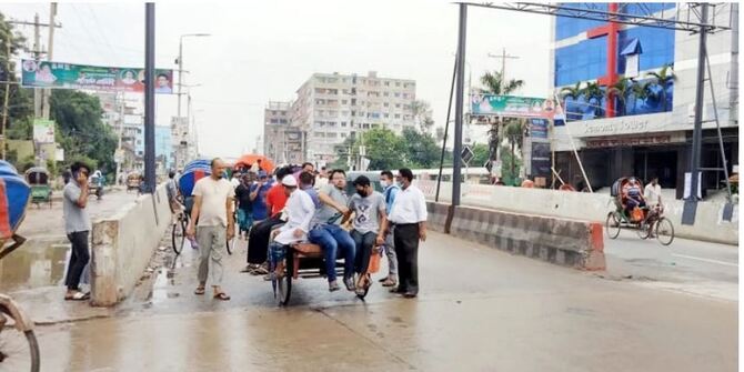 বাবুবাজার ব্রিজ দিয়ে দূরপাল্লার যান চলাচল বন্ধ