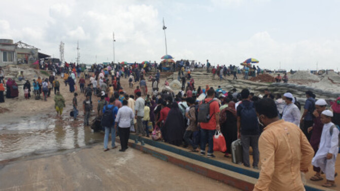 চেকপোস্ট ফাঁকি দিয়ে সিএনজিতে শিমুলিয়া ঘাটে যাচ্ছে যাত্রীরা