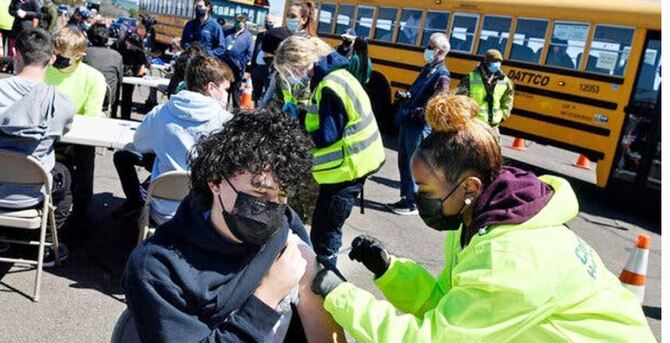 ২৫ বছরের বেশি বয়সী সবাইকে ভ্যাকসিন দেবে ব্রিটেন