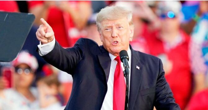 বাইডেনের অভিবাসন নীতির সমালোচনায় ট্রাম্প