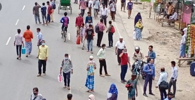 গণপরিবহন বন্ধ থাকায় দুর্ভোগে সাধারণ মানুষ