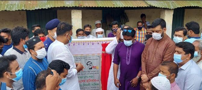 হিলিতে ৫তলা একাডেমিক ভবন নিমার্ণকাজ উদ্বোধন