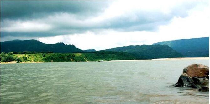 বিপৎসীমার ওপরে যাদুকাটা নদীর পানি