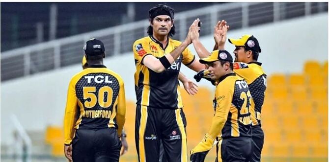 ‘১০ জন নিয়ে খেলে’ ফাইনালে পেশোয়ার জালমি