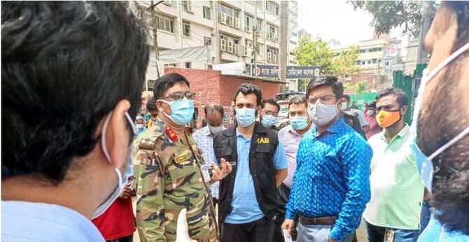 মিটফোর্ড হাসপাতালে র‍্যাবের অভিযান, ২৩ দালাল আটক