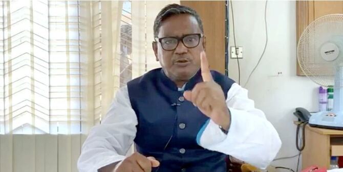 মেয়র পদ হারাচ্ছেন কাদের মির্জা!