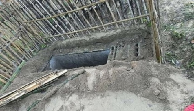 কবর খুঁড়ে লাশের মাথার খুলি নিয়ে গেল চোর