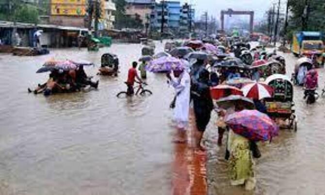 ১ ঘণ্টার বৃষ্টিতে কোমর পানি