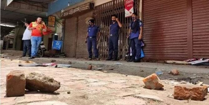 কুষ্টিয়ায় গুলি করে ৩ জনকে হত্যা : পিস্তলসহ আটক এএসআই