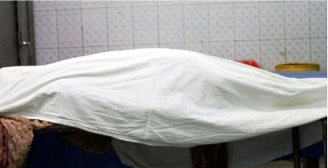 পেটের ব্যথা সহ্য করতে না পেরে গৃহবধূর আত্মহত্যা