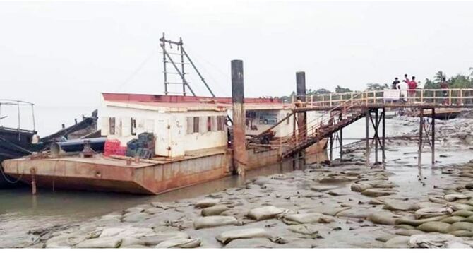 ৩ দিন ধরে হাতিয়ার সঙ্গে সারাদেশের নৌ চলাচল বন্ধ