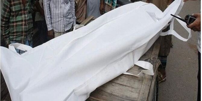 জলাবদ্ধ রাস্তার ড্রেনে অটোরিকশা পড়ে নিহত দুই