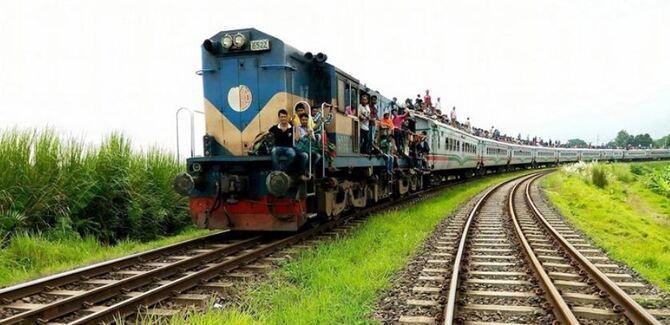 কাল থেকে সারাদেশে চলবে শতাধিক ট্রেন