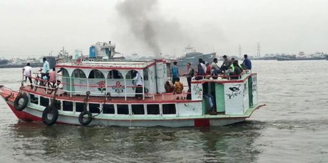 মুন্সিগঞ্জ-নারায়ণগঞ্জ লঞ্চে দৈন্যদশা, কাটছে না ভোগান্তি