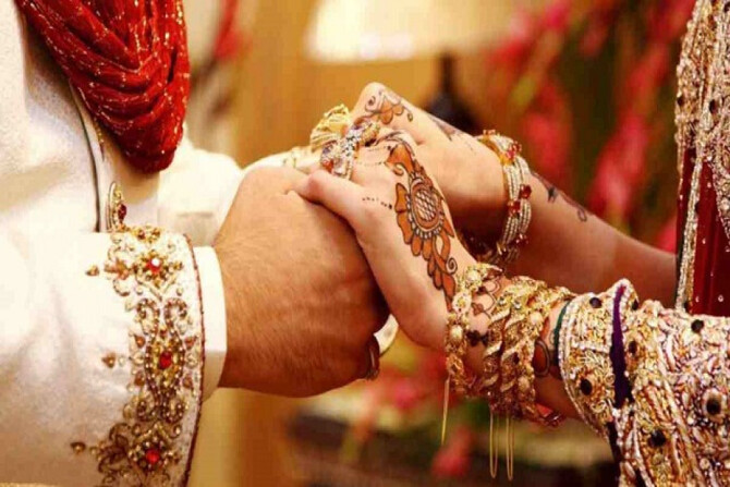 করোনায় হেলিকপ্টার নিয়ে ঘটা করে বিয়ে, বরের জরিমানা