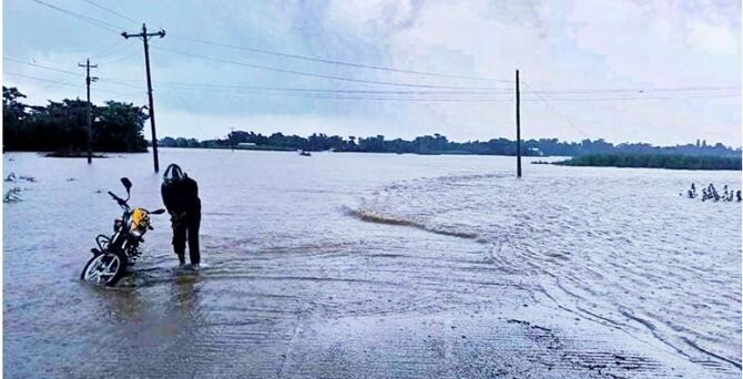 পাহাড়ি ঢলে ডুবল সড়ক, সুনামগঞ্জ-তাহিরপুর যোগাযোগ বিচ্ছিন্ন