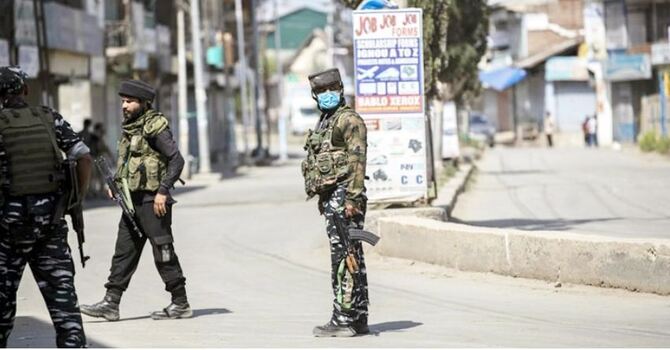 ফের উত্তপ্ত কাশ্মীর, নিহত ৪