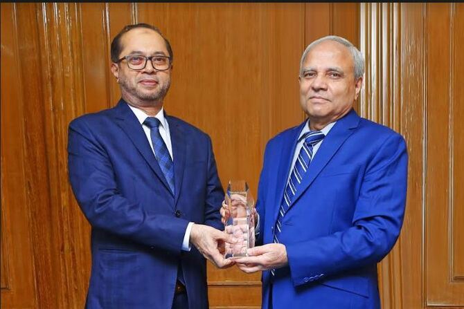 ‘বেস্ট রিটেইল ব্যাংক ইন বাংলাদেশ’ অ্যাওয়ার্ড পেলো ইসলামী ব্যাংক