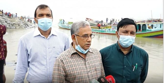 ধসেপড়া সিরাজগঞ্জ শহর রক্ষা বাঁধ সংস্কার করছে পানি উন্নয়ন বোর্ড