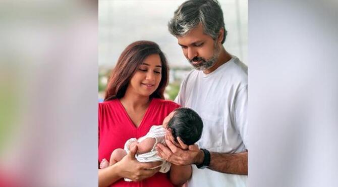 ছেলেকে প্রকাশ্যে আনলেন শ্রেয়া ঘোষাল