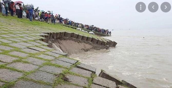 সিরাজগঞ্জ শহররক্ষা বাঁধে ধস