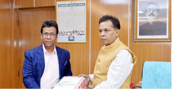 তথ্য ও সম্প্রচার সচিবের দায়িত্ব নিলেন মকবুল হোসেন