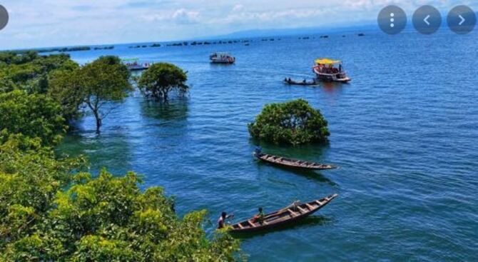 নিষেধাজ্ঞা অমান্য করে টাঙ্গুয়ার হাওরে পর্যটকের মেলা