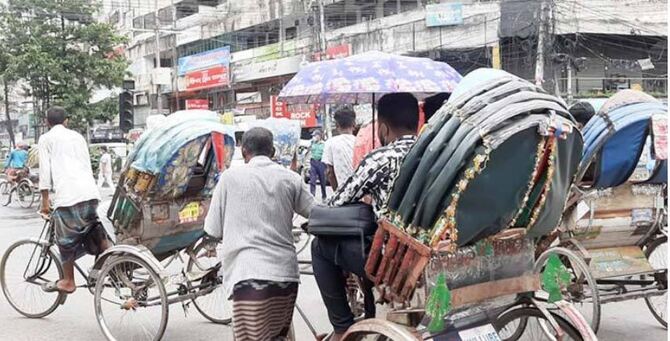 দ্বিতীয় দিনেও রিকশার দাপট, বেড়েছে প্রাইভেটকার-মোটরসাইকেলও