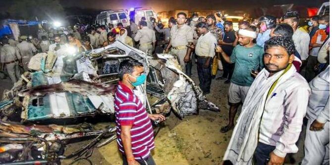 কানপুরে মিনিবাস দুর্ঘটনায় নিহত ১৭