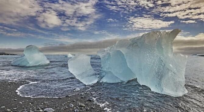 ২০ বছরে সাড়ে ৭০০ বর্গকিলোমিটার বরফ হারিয়েছে আইসল্যান্ড