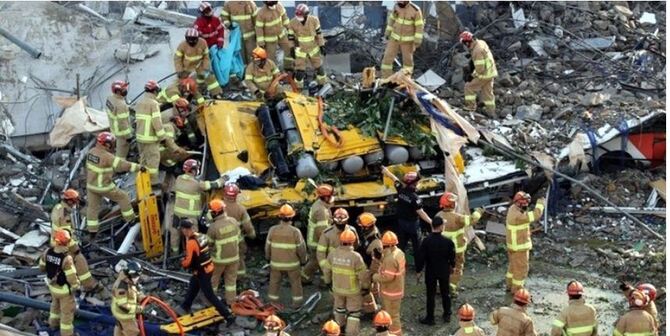 দ. কোরিয়ায় বাসের ওপর ধসে পড়ল ভবন, ৯ জনের মৃত্যু