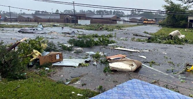 যুক্তরাষ্ট্রে ঝড়-বৃষ্টিতে সড়ক দুর্ঘটনা, ১০ জনের মৃত্যু