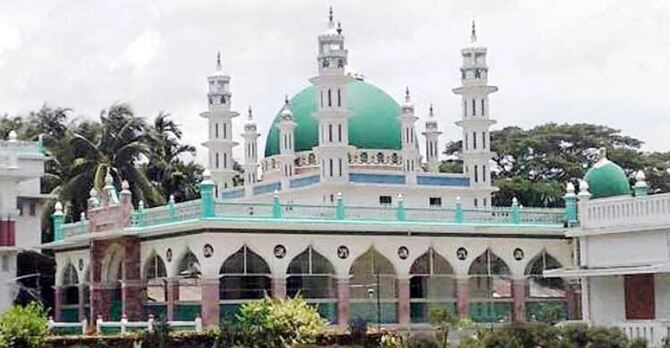 সৌদির সঙ্গে মিলিয়ে চট্টগ্রামের ৬০ গ্রামে ঈদ উদযাপন